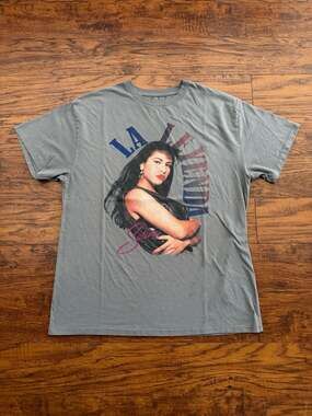 Selena Quintanilla La Leyenda Graphic T-Shirt Grey